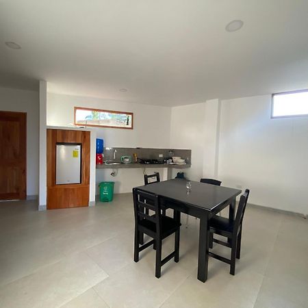 Hotel Penguin House Puerto Villamil Esterno foto