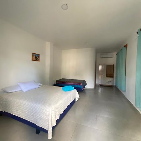 Hotel Penguin House Puerto Villamil Esterno foto