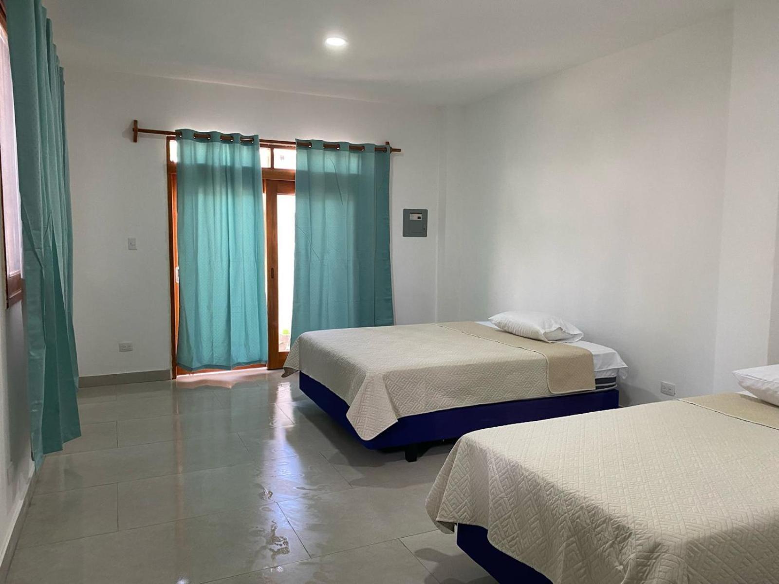 Hotel Penguin House Puerto Villamil Esterno foto