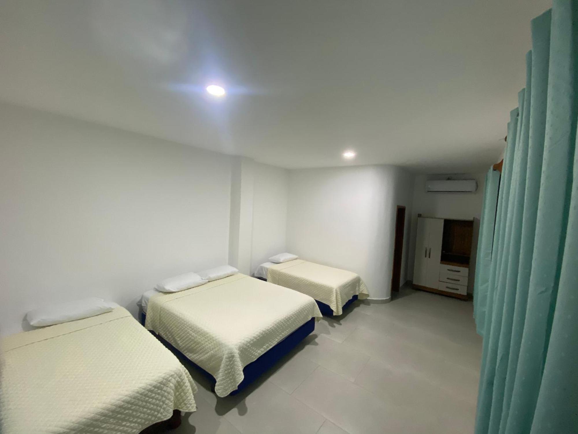Hotel Penguin House Puerto Villamil Esterno foto