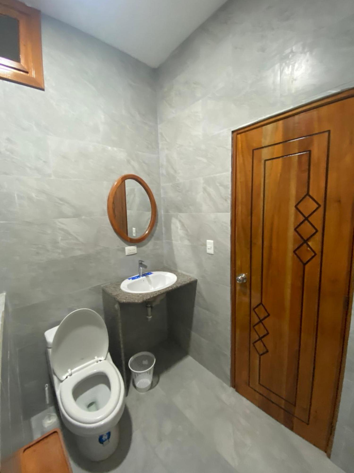 Hotel Penguin House Puerto Villamil Esterno foto