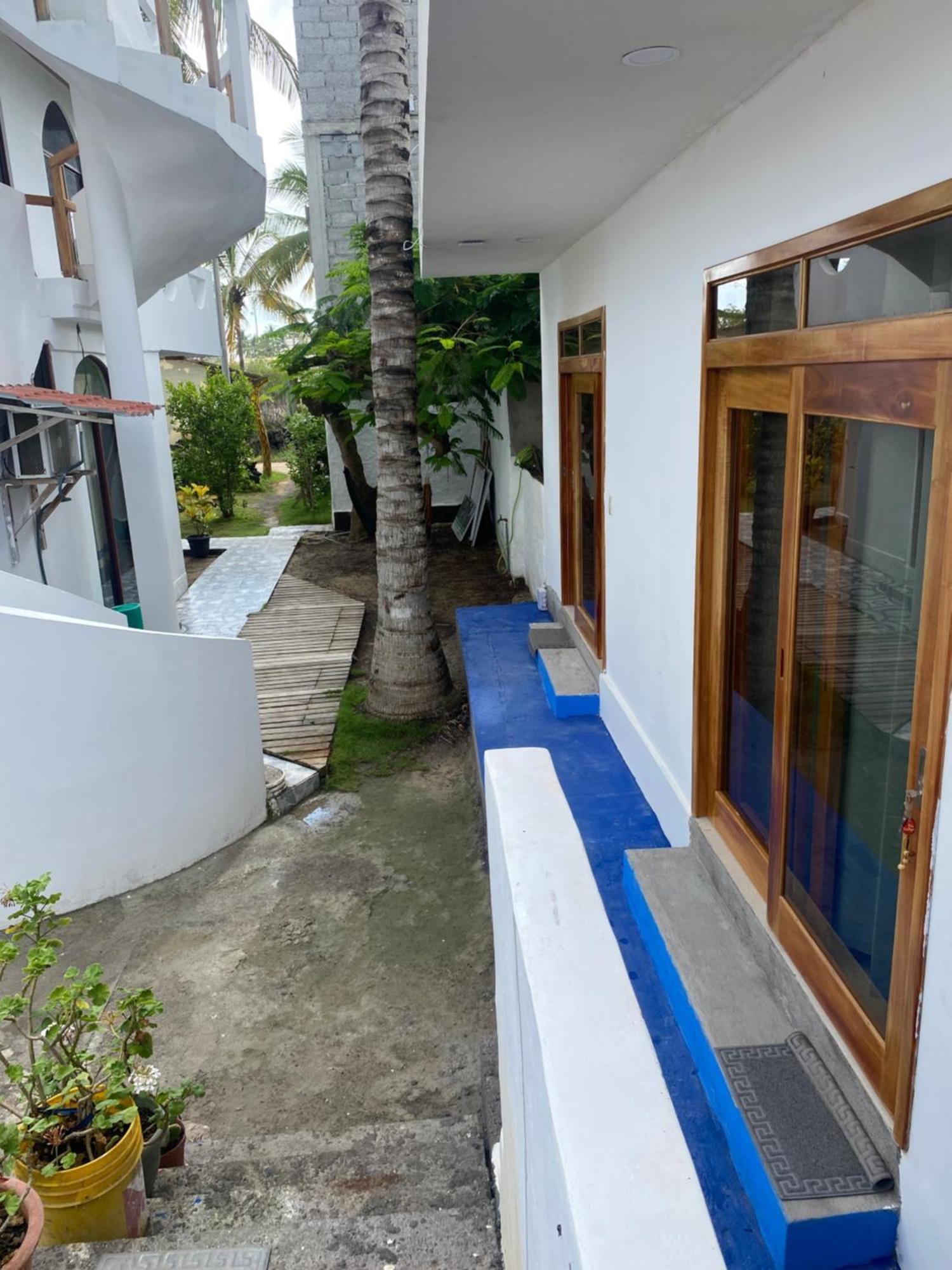 Hotel Penguin House Puerto Villamil Esterno foto